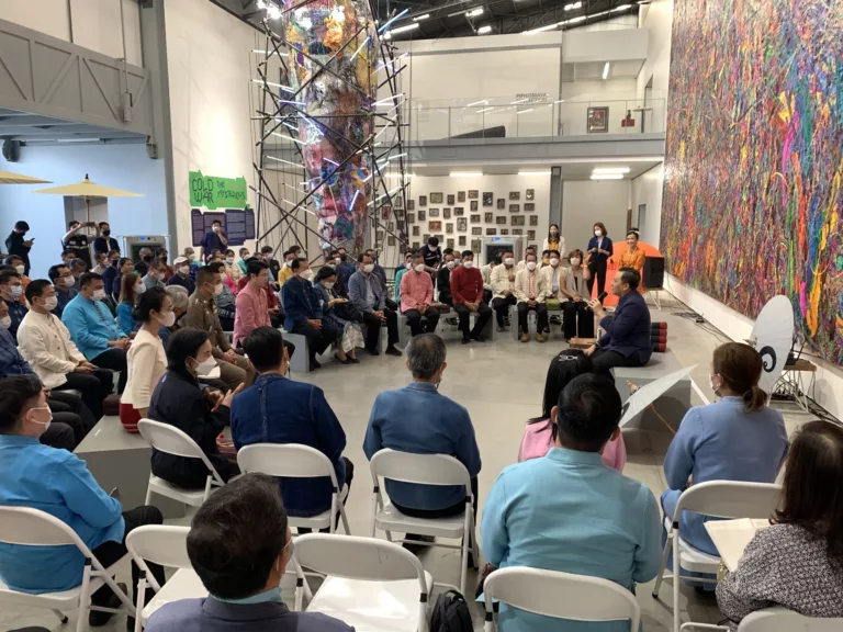 ผู้ว่าฯ ฟังเสียงปชช.สันกำแพง รับฟื้นฟูต้นฉำฉาให้สะอาด-สวยงาม เชื่อมโยงพื้นที่เศรษฐกิจสร้างสรรค์