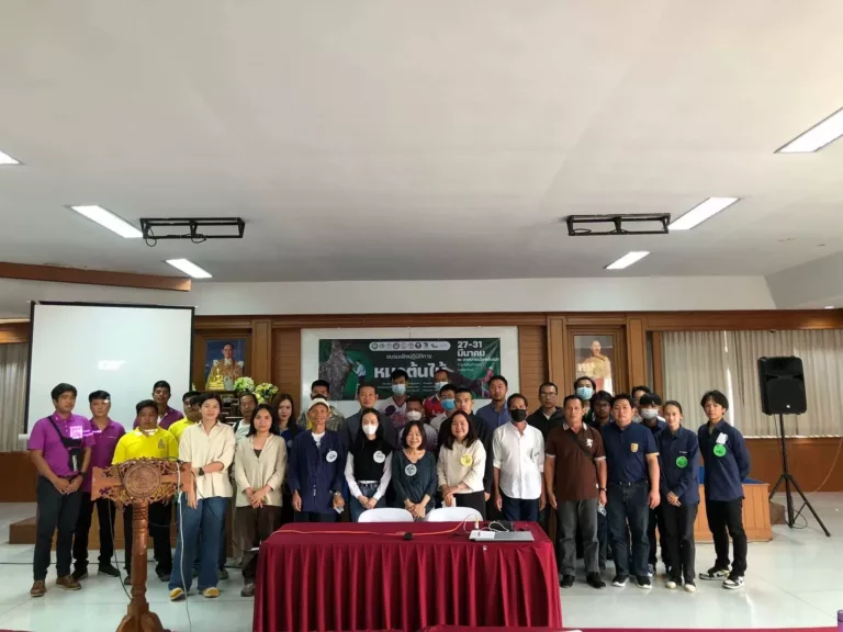 หมอต้นไม้ให้ความรู้คนท้องถิ่น เตรียมฟื้นฟูฉำฉาสันกำแพง